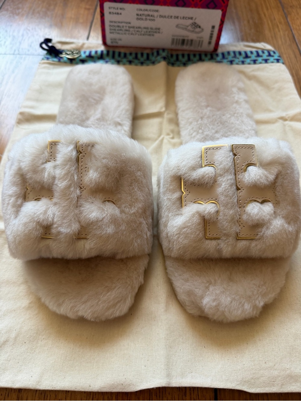 New in Box Tory Burch Natural Cream Shearling Slide Sandal Size 6.5